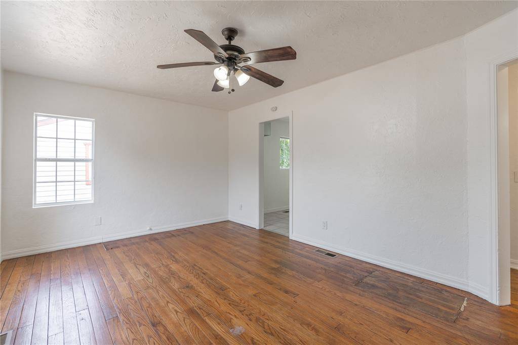 514 E Rickenbacker DR, Midwest City, OK 73110