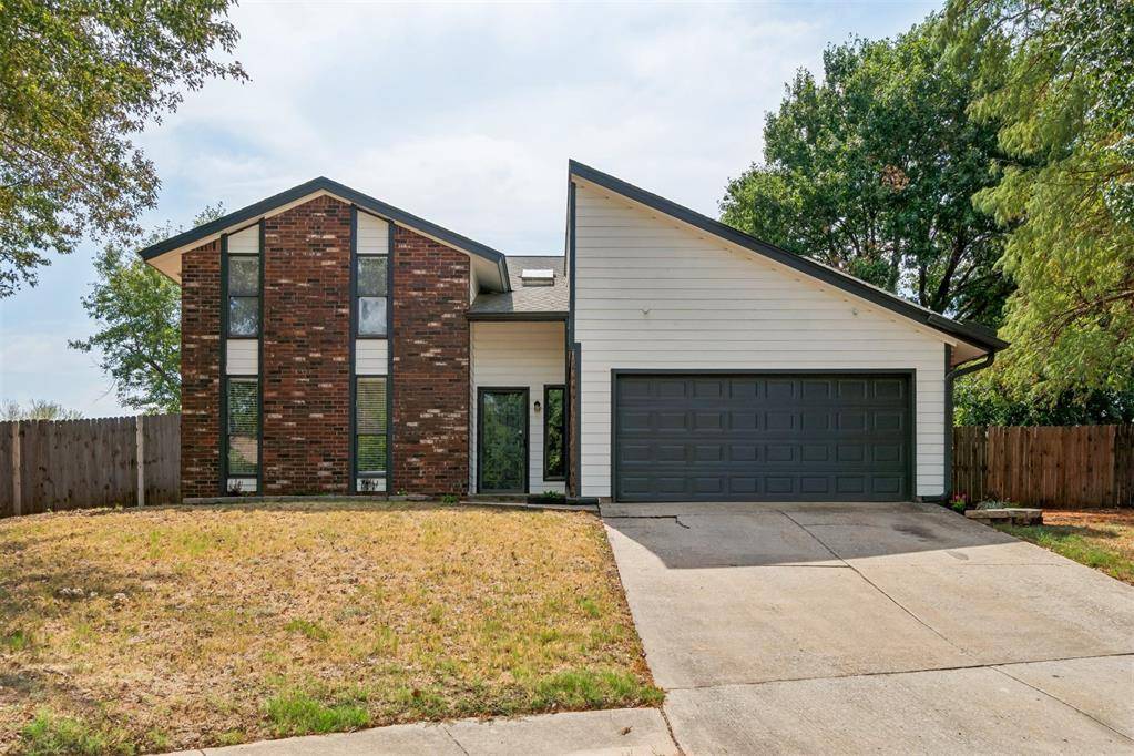 824 Lakeside CIR, Edmond, OK 73012
