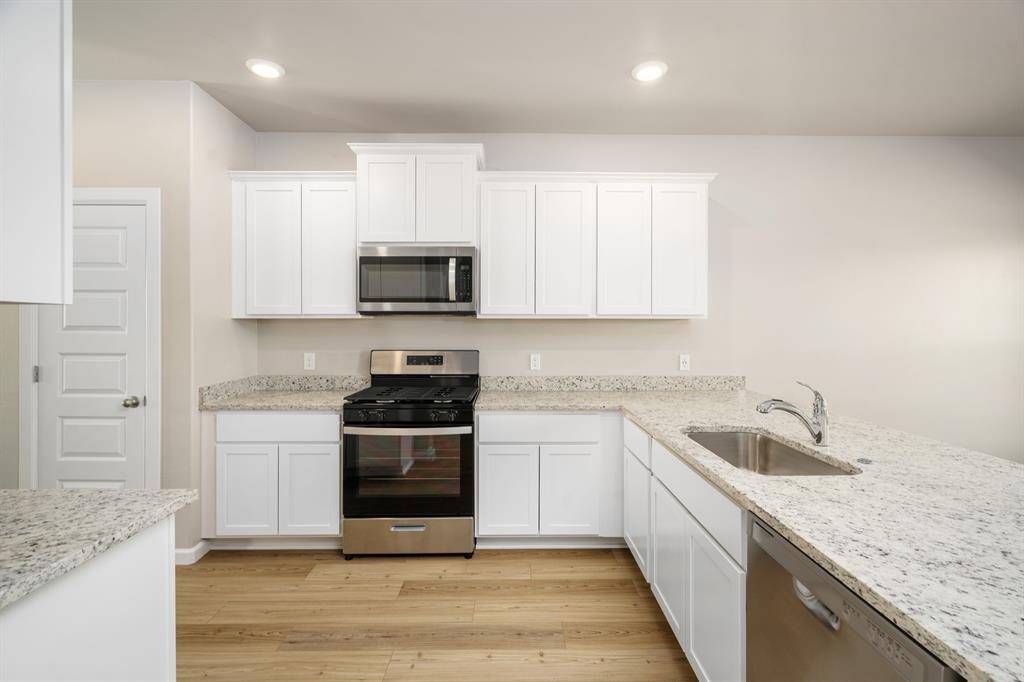 712 Luna WAY, Tuttle, OK 73089