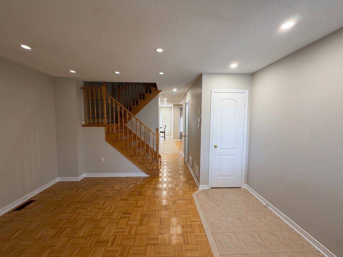 4 Butterchurn RD, Brampton, ON L6X 4V1