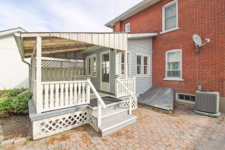 523 Armour RD, Peterborough, ON K9H 1Y8
