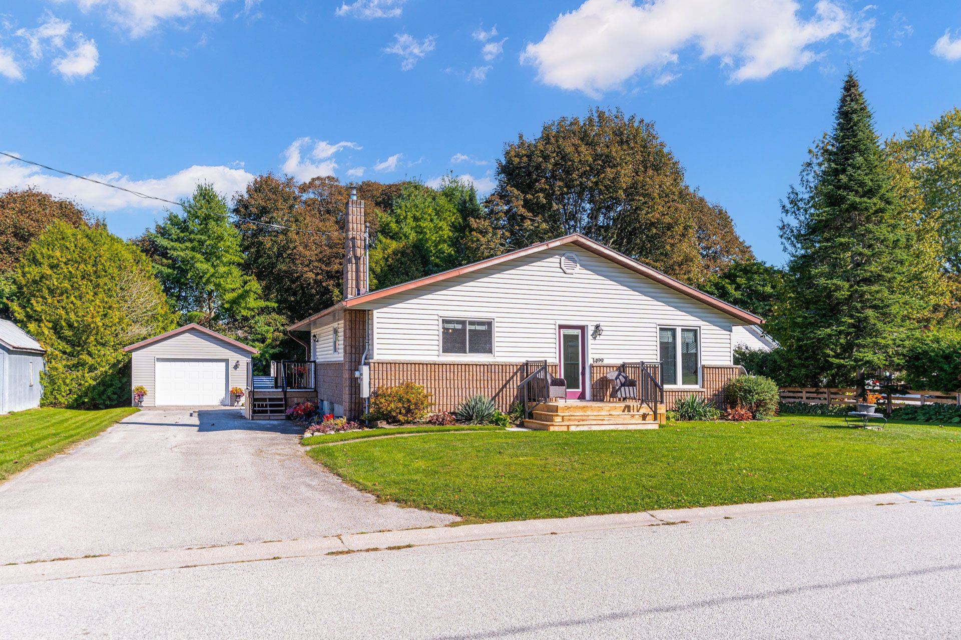 499 Tyson ST, South Bruce Peninsula, ON N0H 2T0