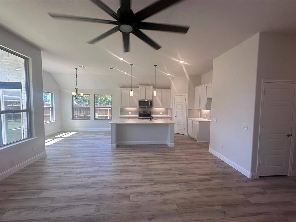 604 Austen Avenue, Tioga, TX 76271