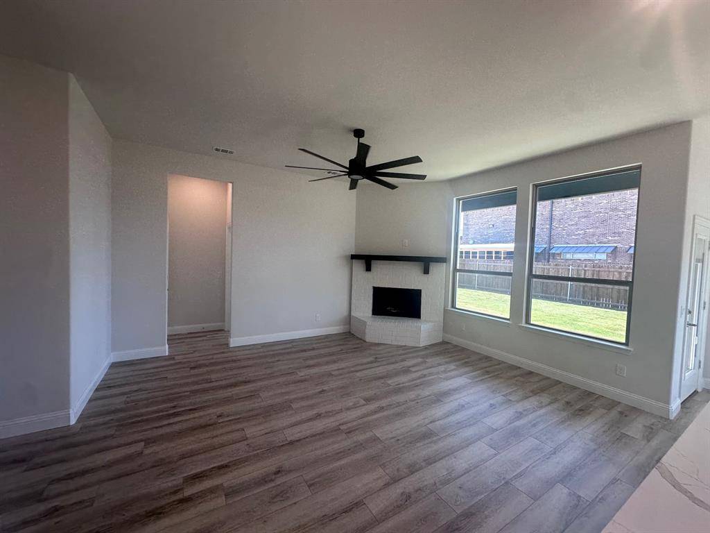 604 Austen Avenue, Tioga, TX 76271