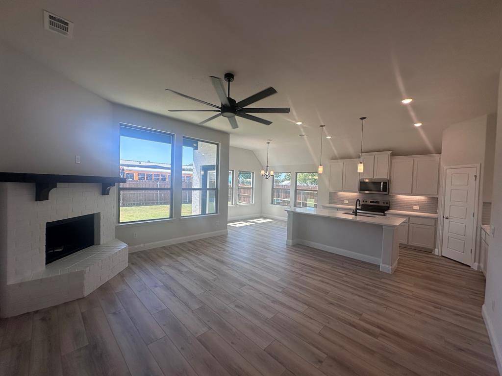 604 Austen Avenue, Tioga, TX 76271