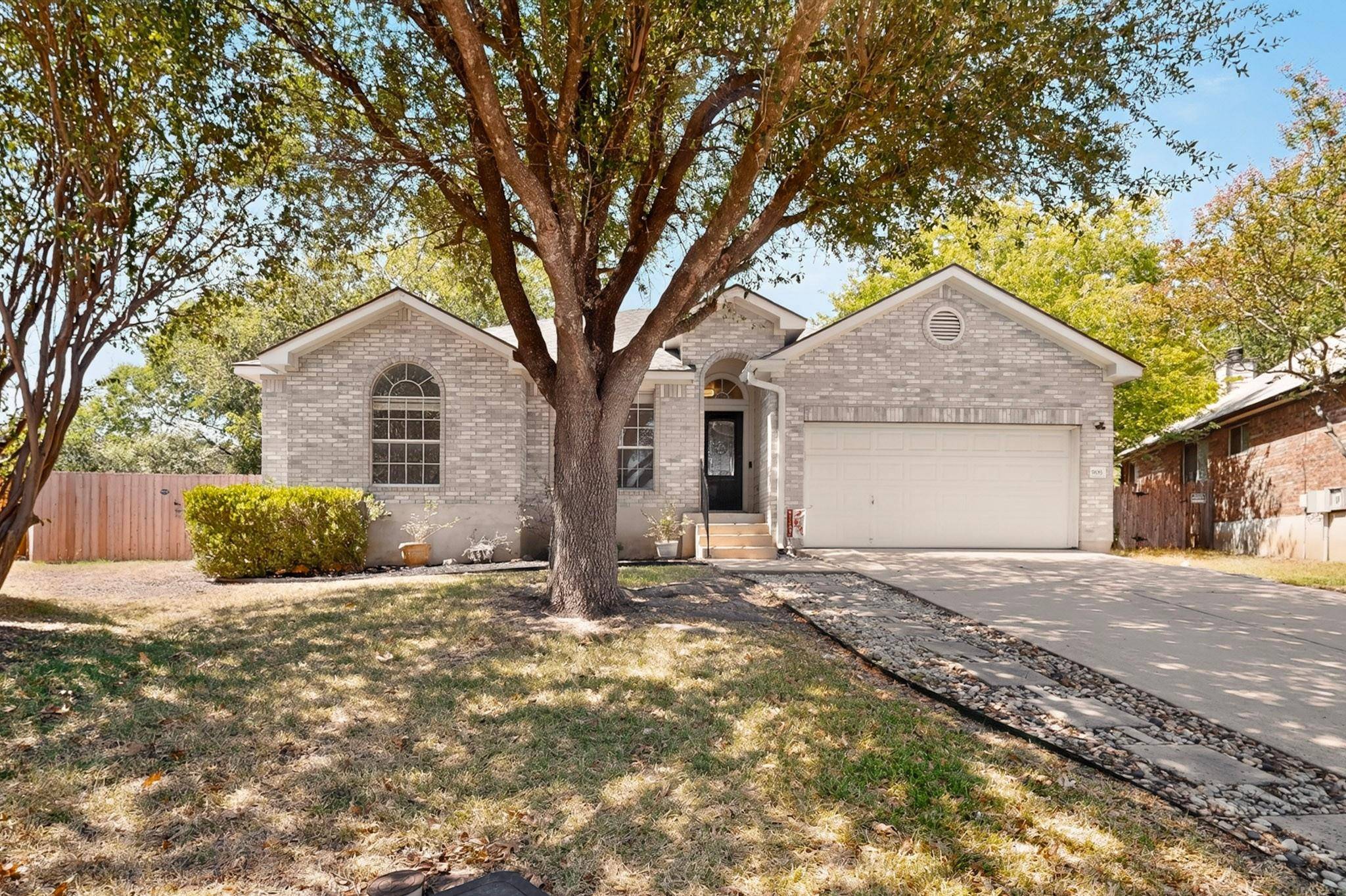 906 Hollow Trail CT, Round Rock, TX 78664