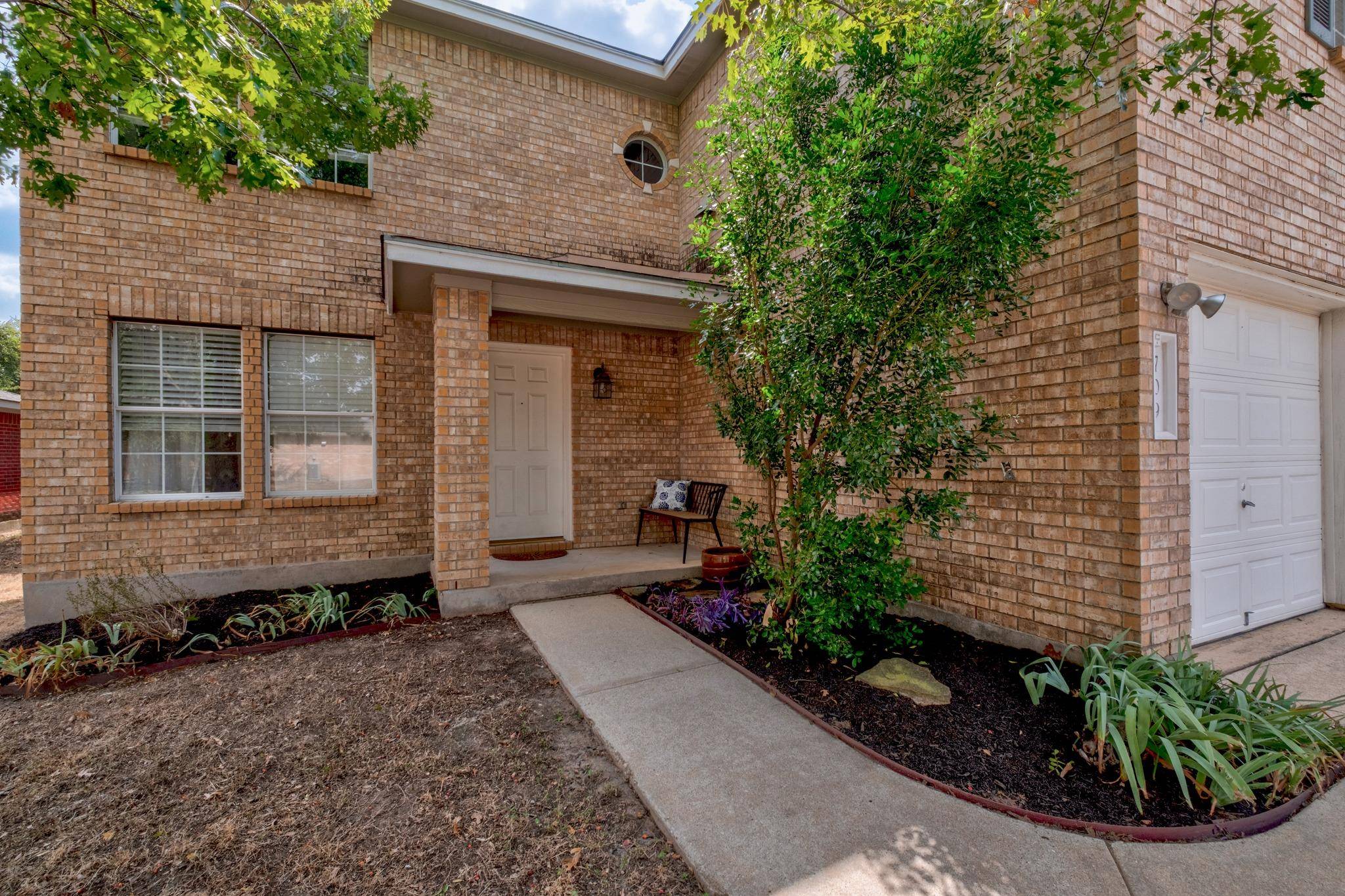 709 Black Isle DR, Pflugerville, TX 78660