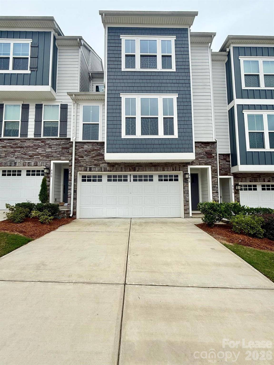 928 Portrush LN, Tega Cay, SC 29708