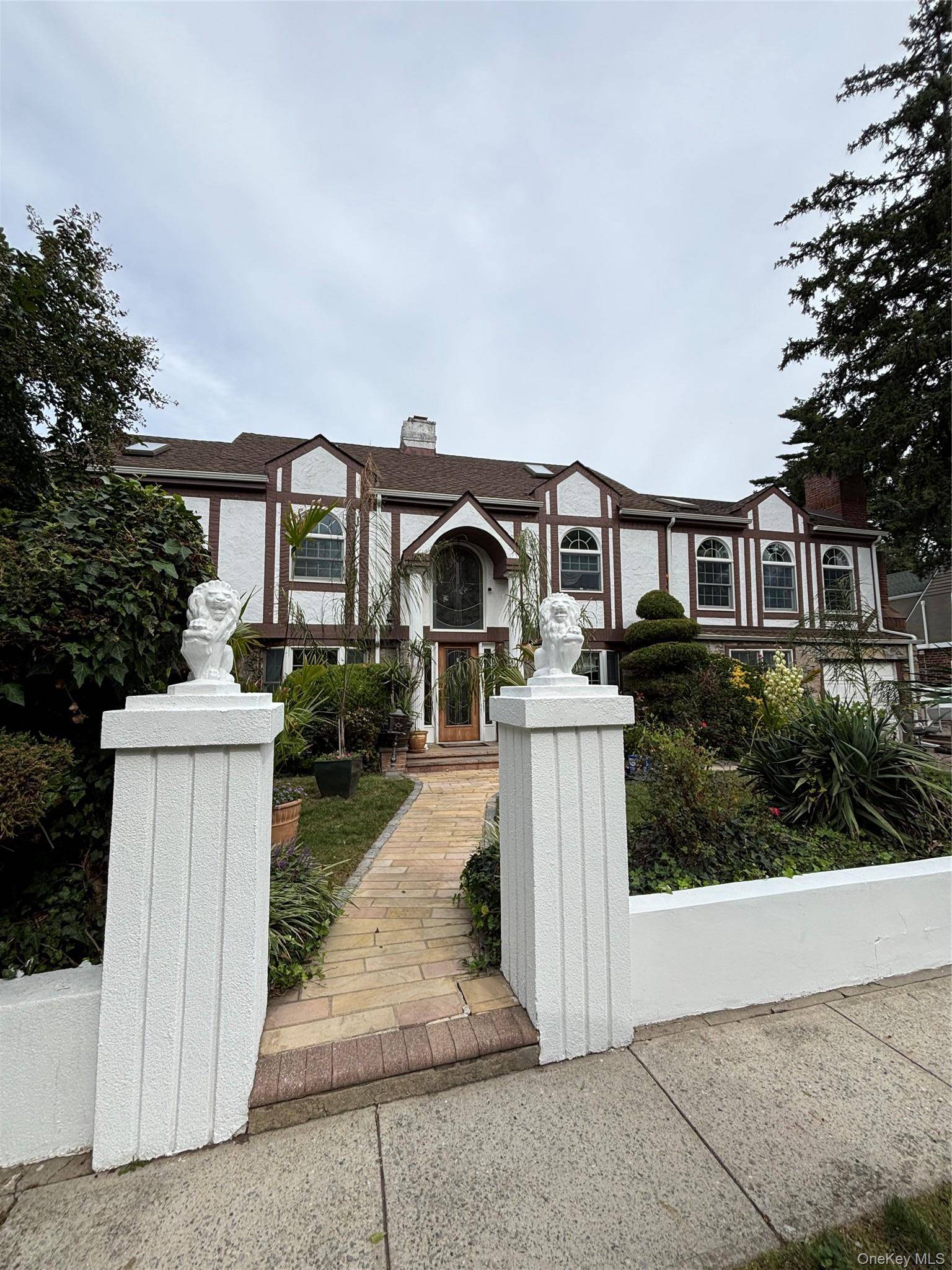 80 Surrey lane, Hempstead, NY 11550