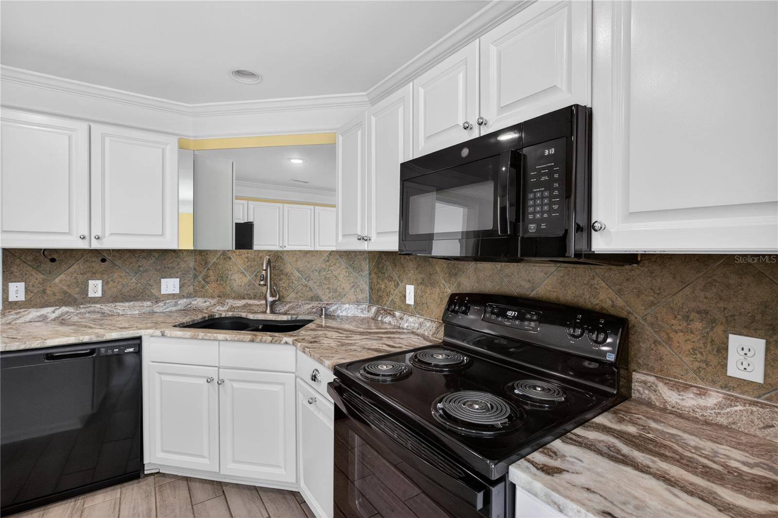 136 SUMMER WINDS DR, Savannah, GA 31410