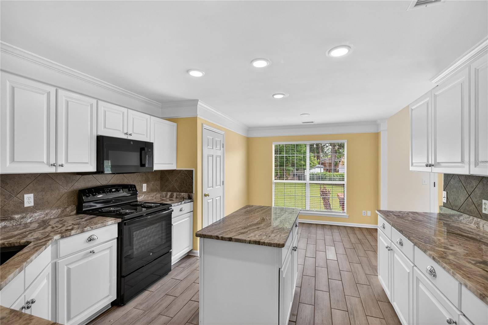 136 SUMMER WINDS DR, Savannah, GA 31410