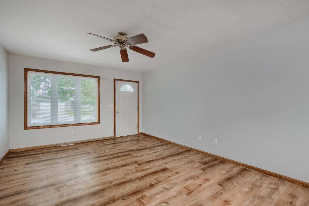 402 Lady Slipper AVE NE, New Prague, MN 56071