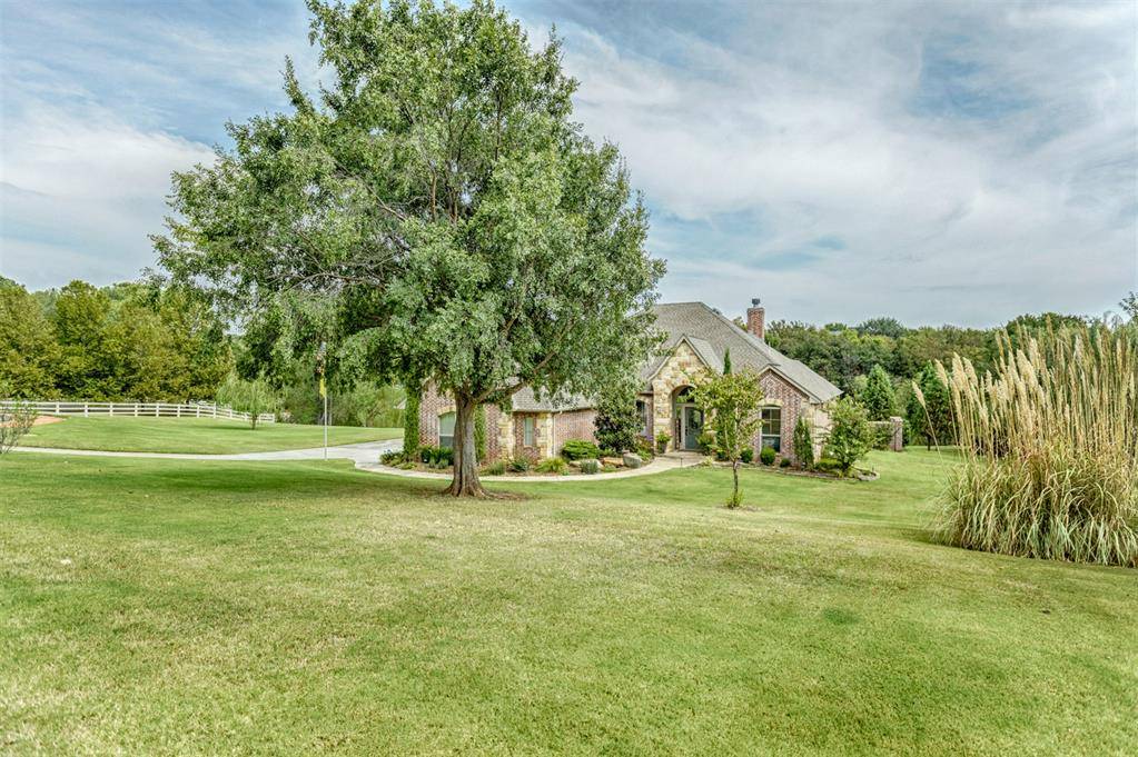 6814 Valley Ridge DR, Edmond, OK 73034