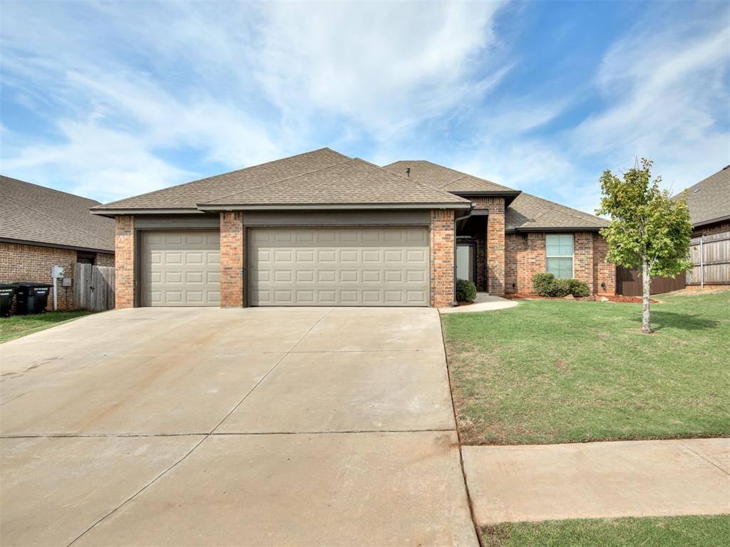 1017 Dayton LN, Moore, OK 73160