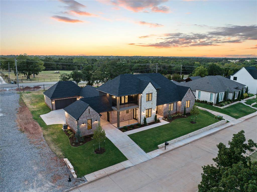 6201 Canopy LN, Edmond, OK 73025