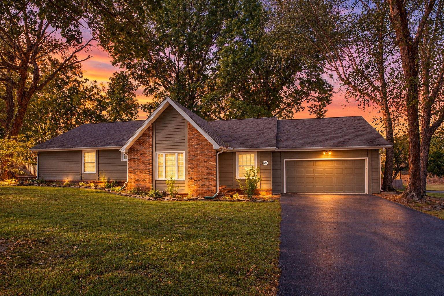 8206 Oakmont DR, Nixa, MO 65714