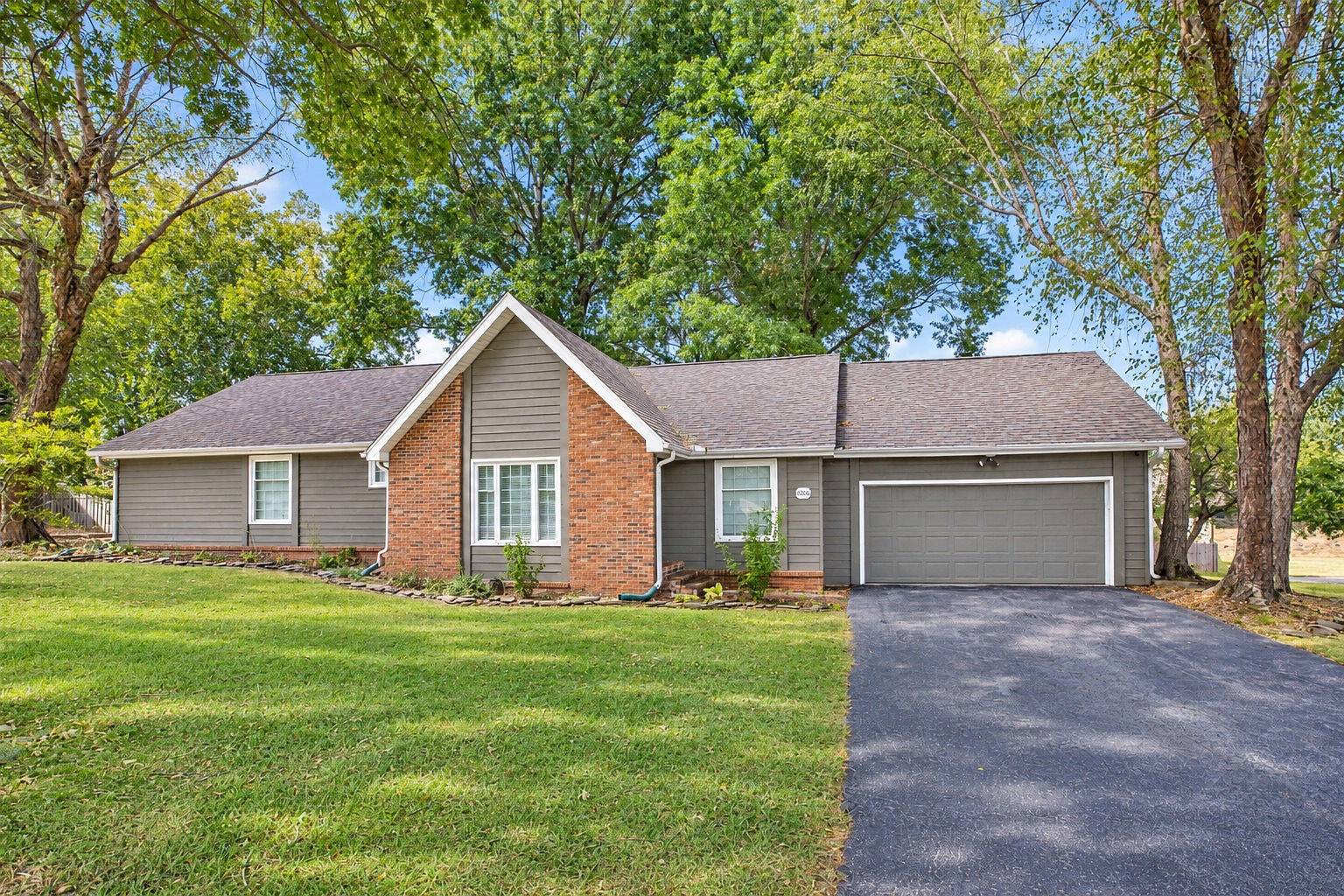8206 Oakmont DR, Nixa, MO 65714