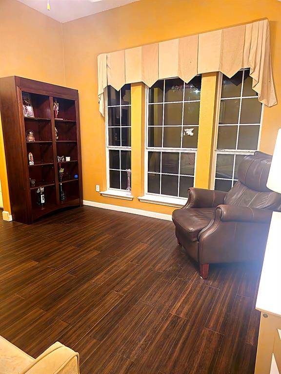 311 Kingfisher Lane, Arlington, TX 76002