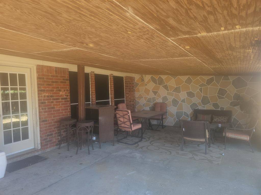 311 Kingfisher Lane, Arlington, TX 76002