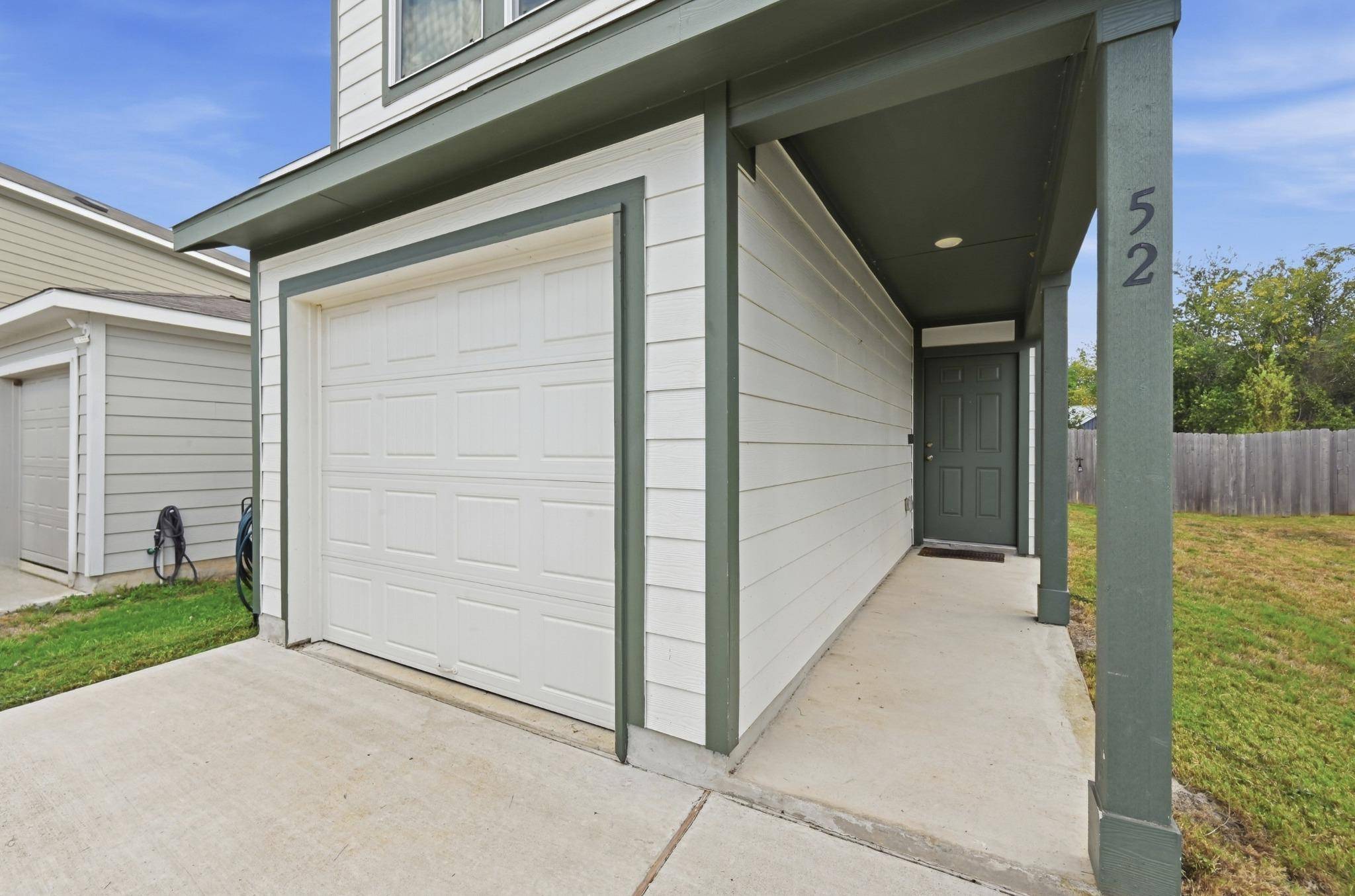 52 Trinity CIR, Lockhart, TX 78644