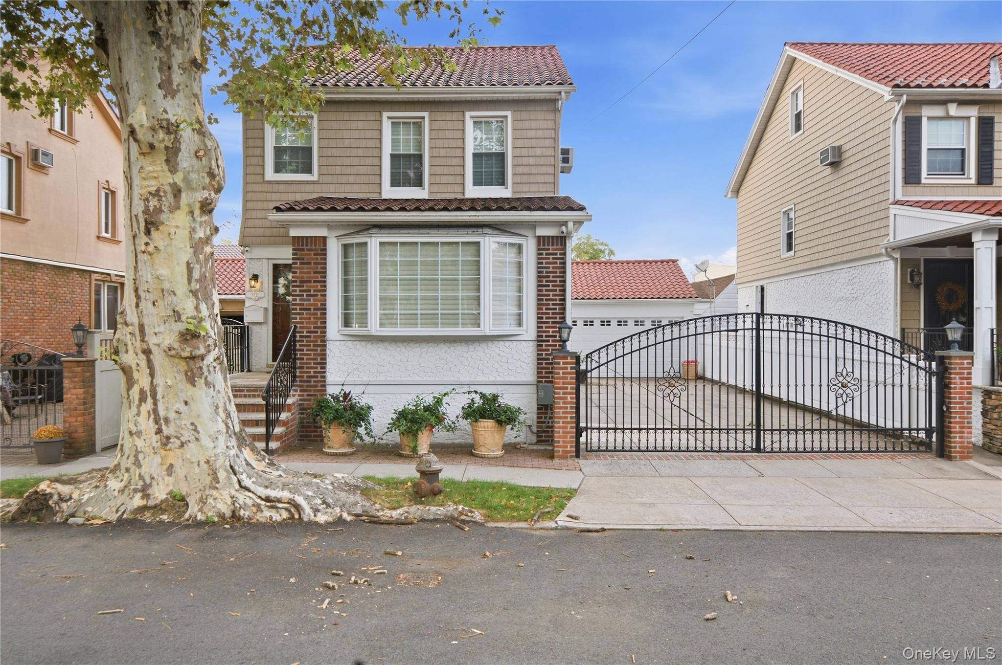 88-21 79th AVE, Glendale, NY 11385