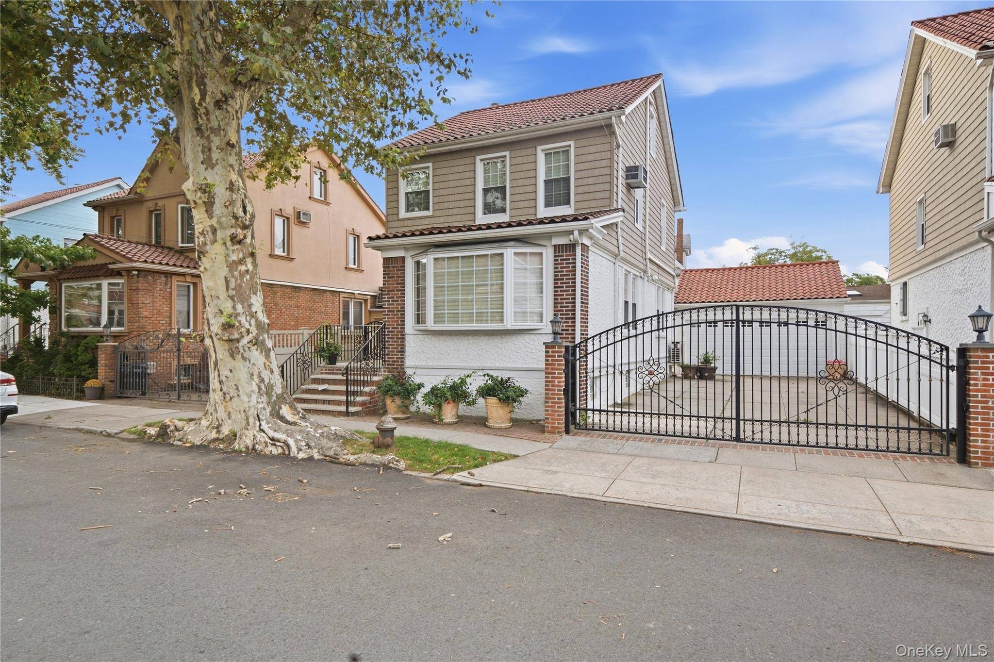88-21 79th AVE, Glendale, NY 11385