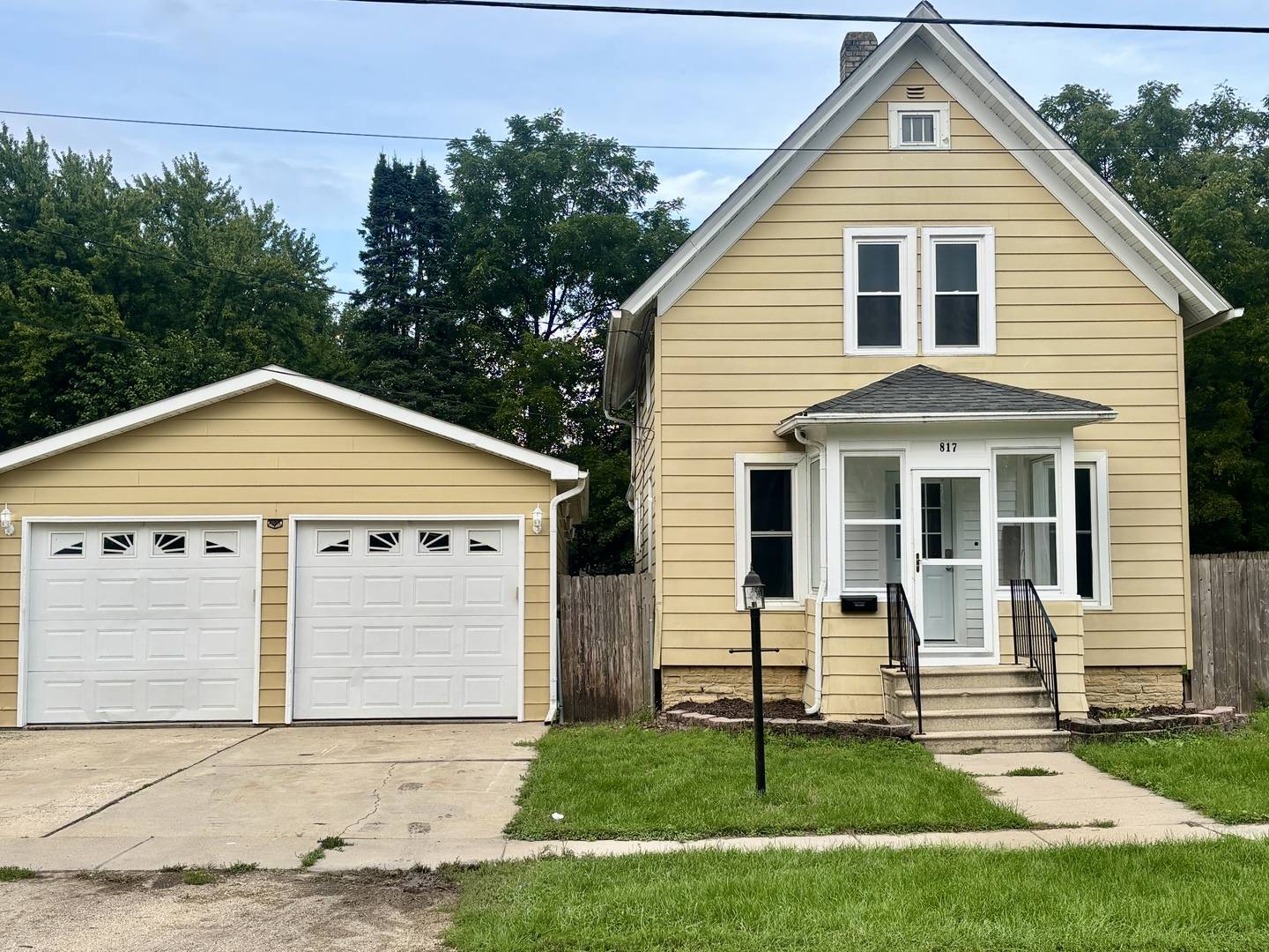 817 Chicago ST, Belvidere, IL 61008