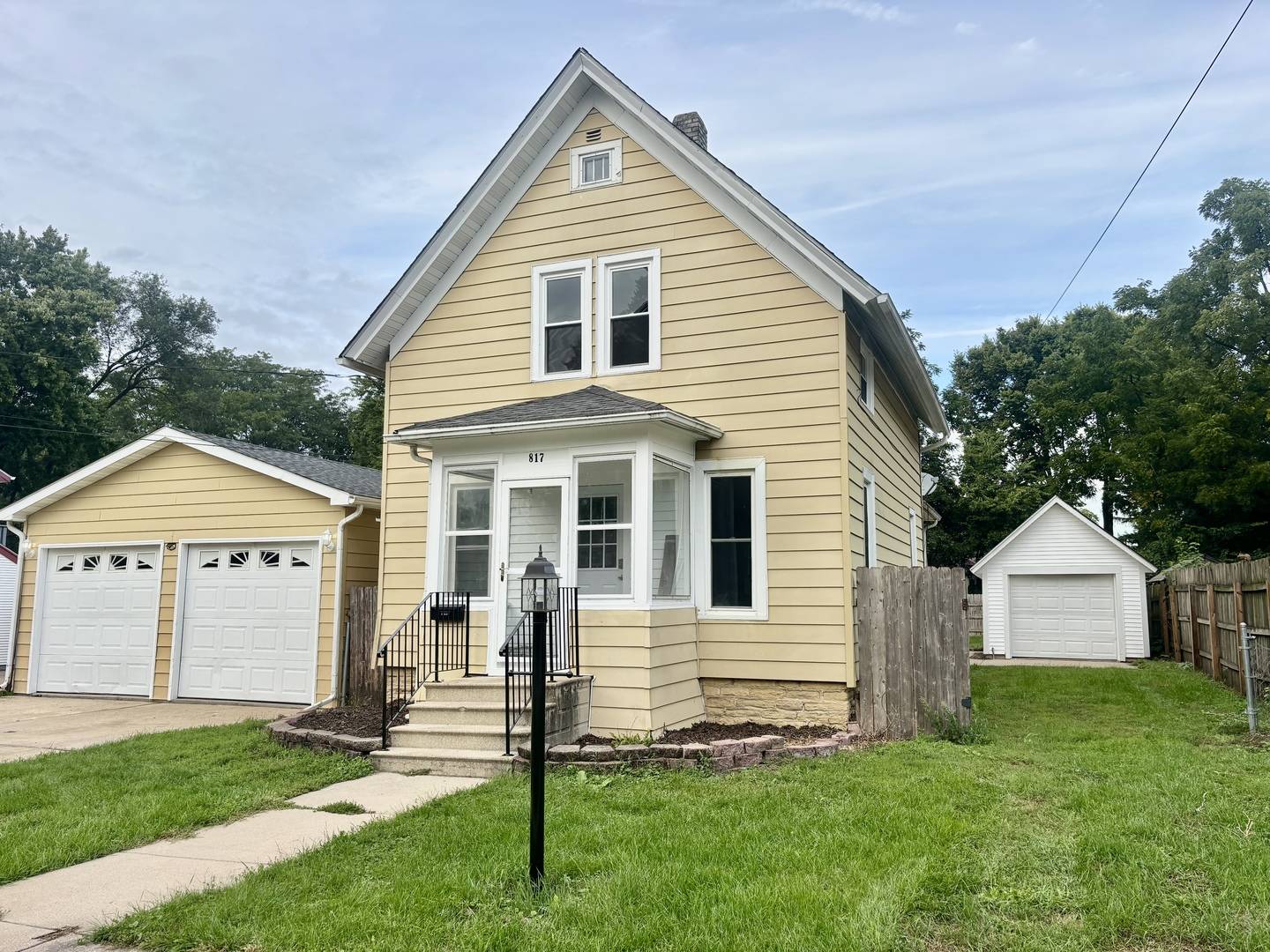 817 Chicago ST, Belvidere, IL 61008