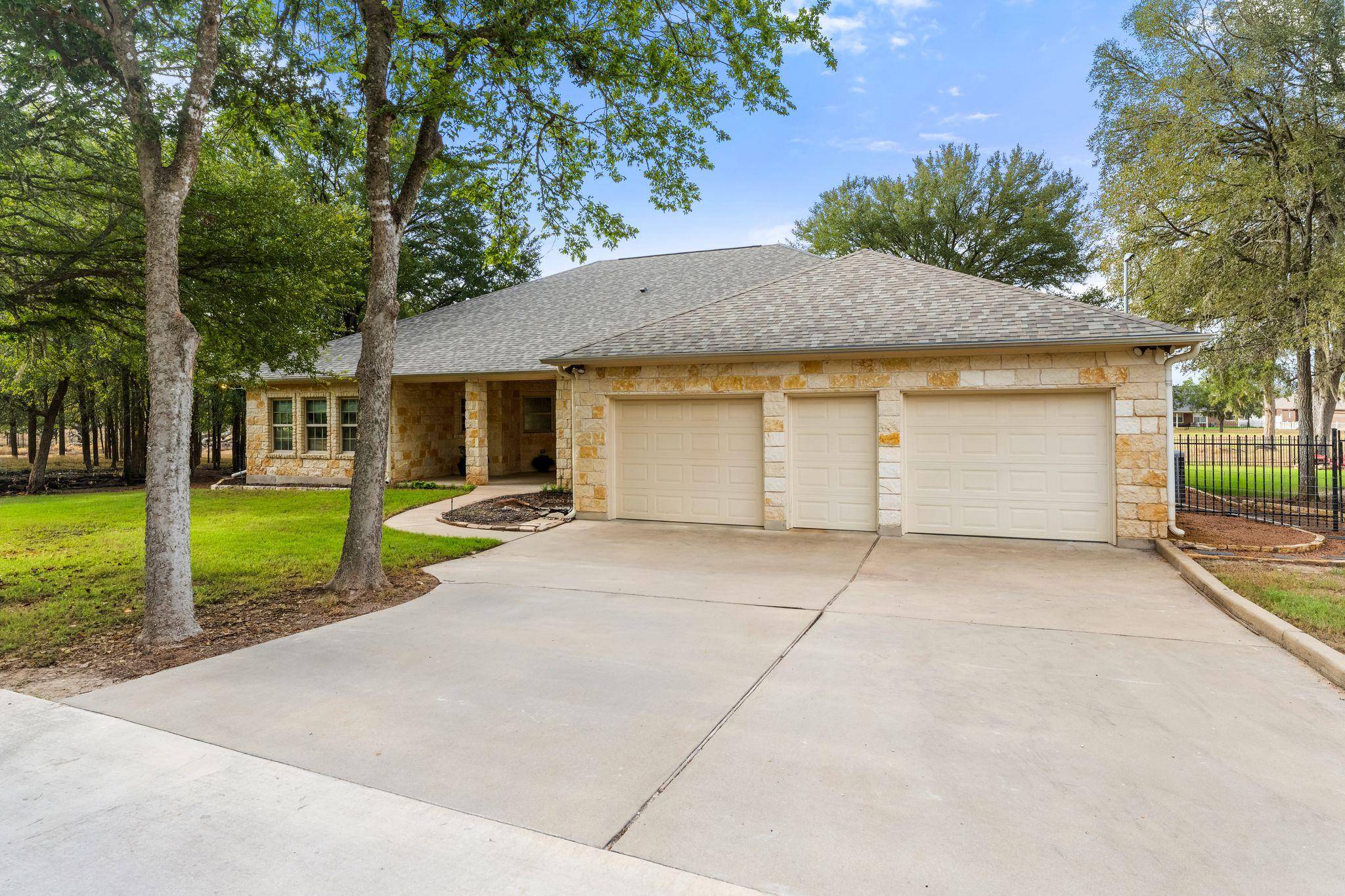 147 Konahuanui LN, Bastrop, TX 78602