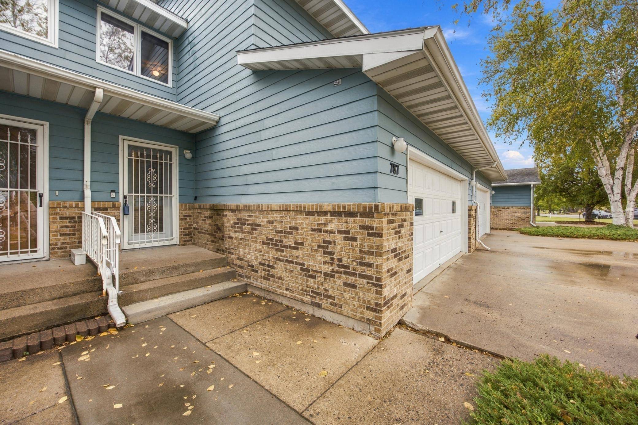 787 Royal Oaks DR N, Fargo, ND 58102