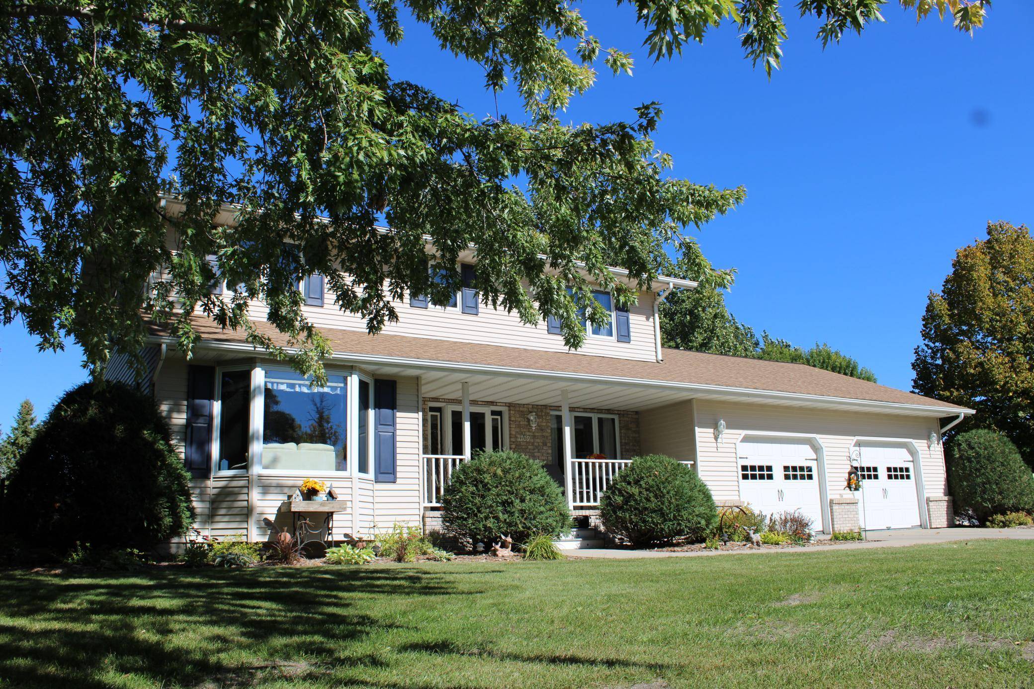 1709 Little John CT, Thief River Falls, MN 56701