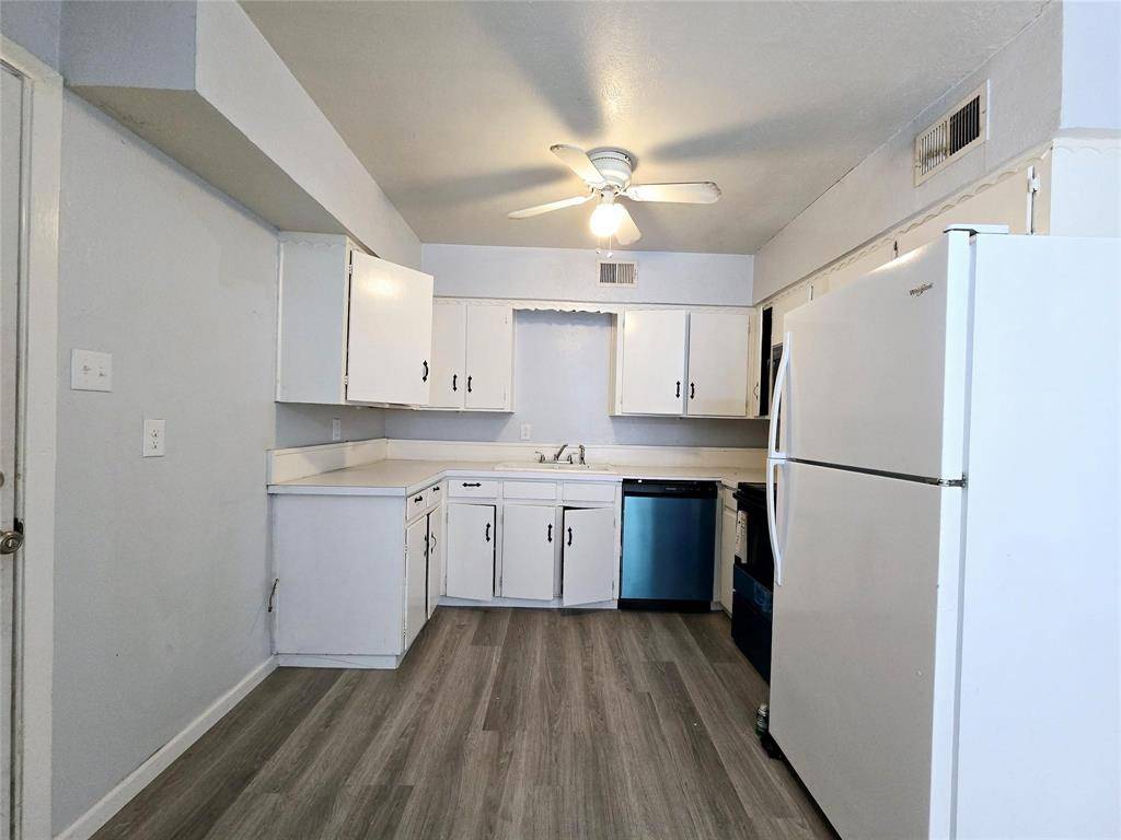 902 Spring Valley #A Plaza, Richardson, TX 75080
