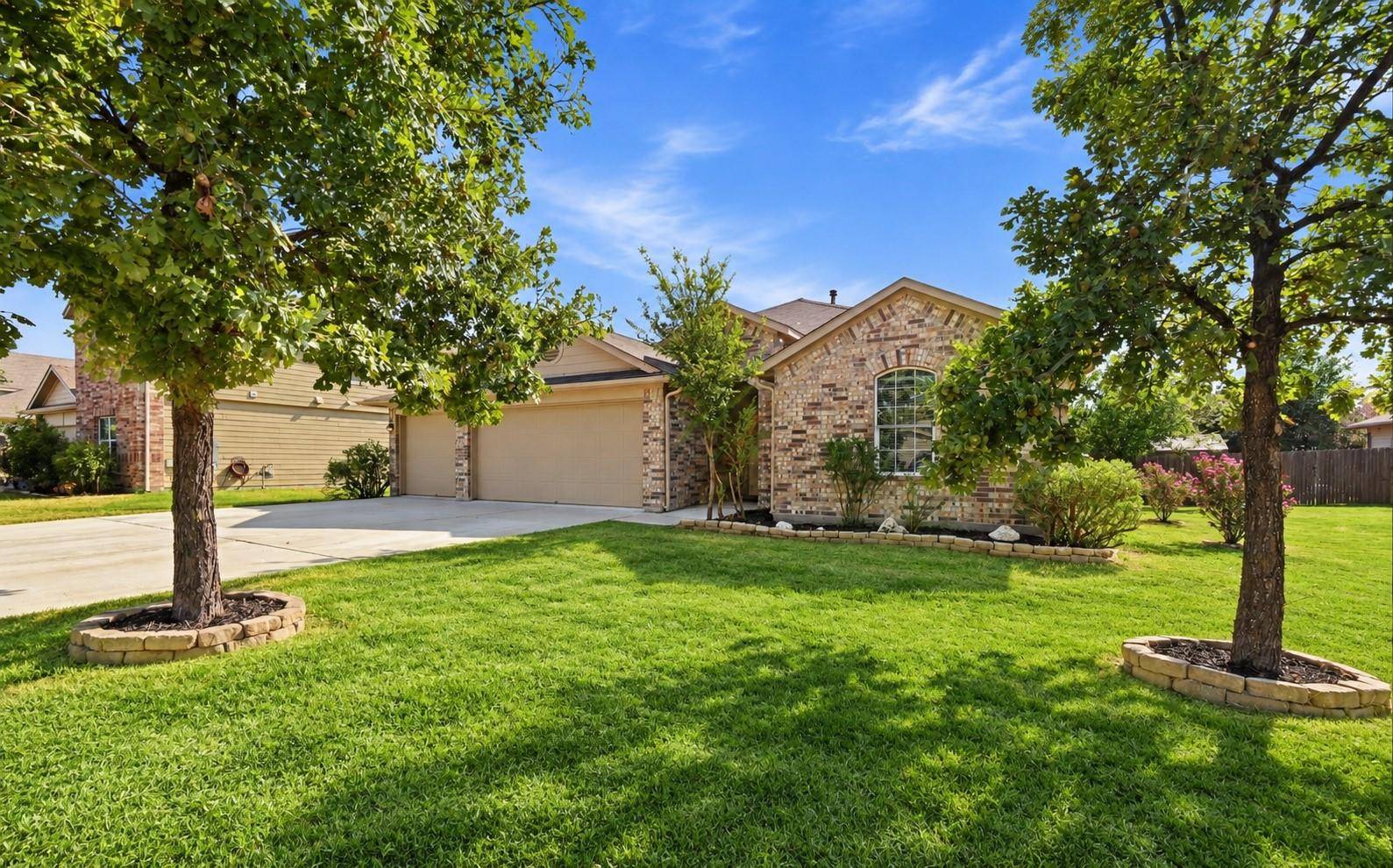 220 James Adkins DR, Kyle, TX 78640