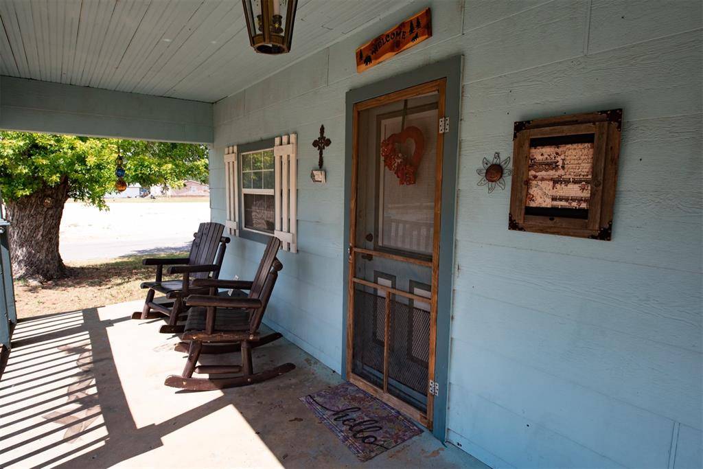 300 S Cedar AVE, Erick, OK 73645