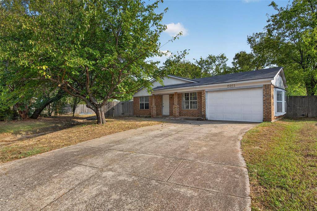 5211 Hideaway Court, Arlington, TX 76017