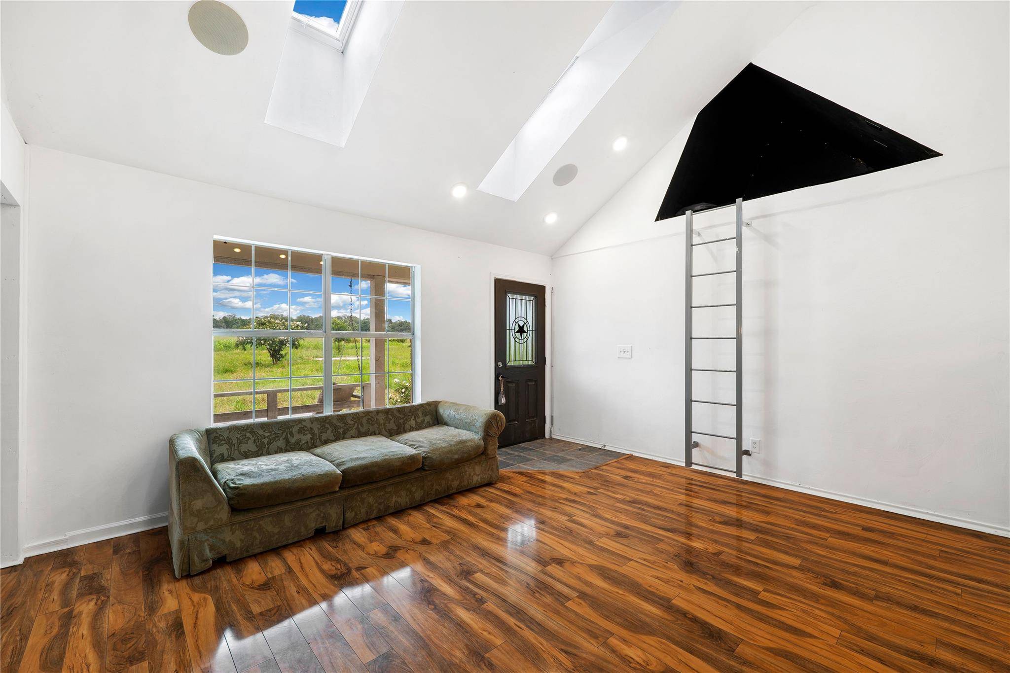 358 Easley RD, Smithville, TX 78957
