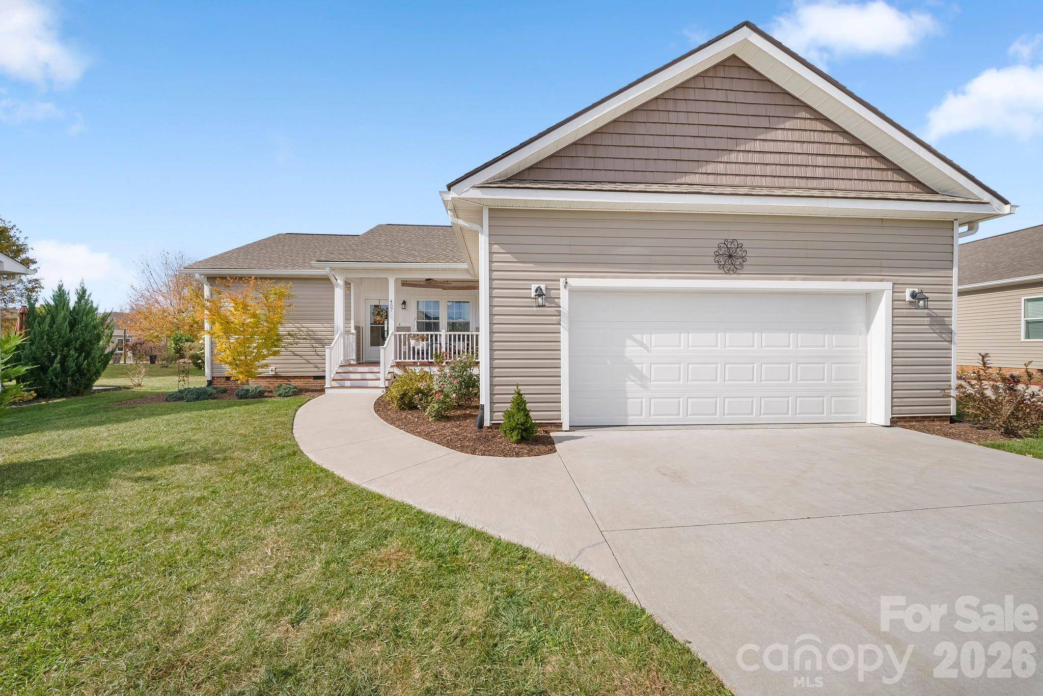 457 Riverwind DR, Hendersonville, NC 28739