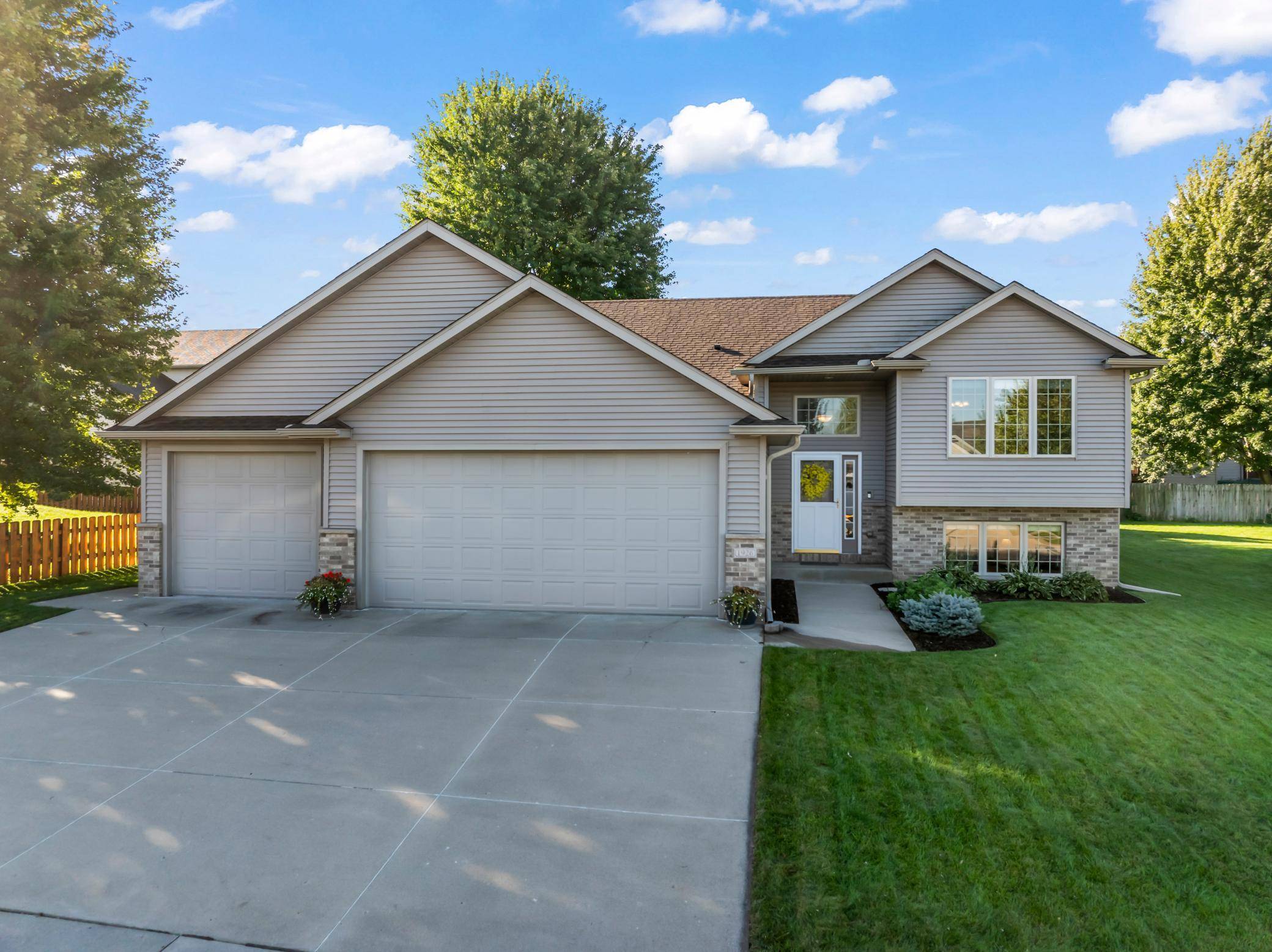 1926 Hart DR SW, Rochester, MN 55902