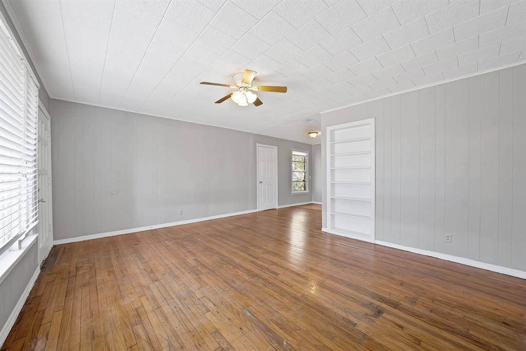 2305 8th Avenue, Fort Worth, TX 76110
