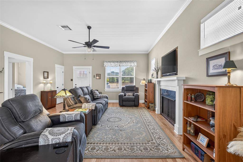 8145 County Road 3250, Chatfield, TX 75105