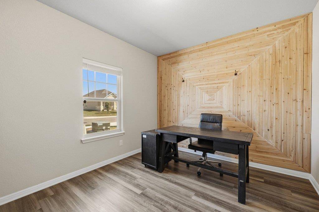 304 Grapefruit RD, Hutto, TX 78634