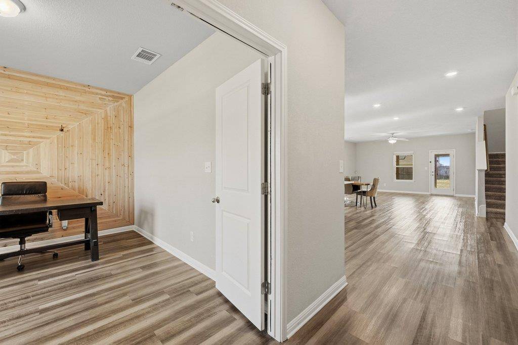 304 Grapefruit RD, Hutto, TX 78634