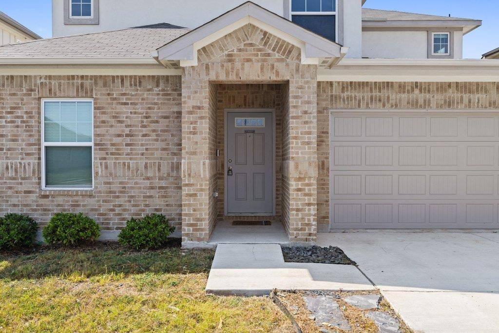 304 Grapefruit RD, Hutto, TX 78634
