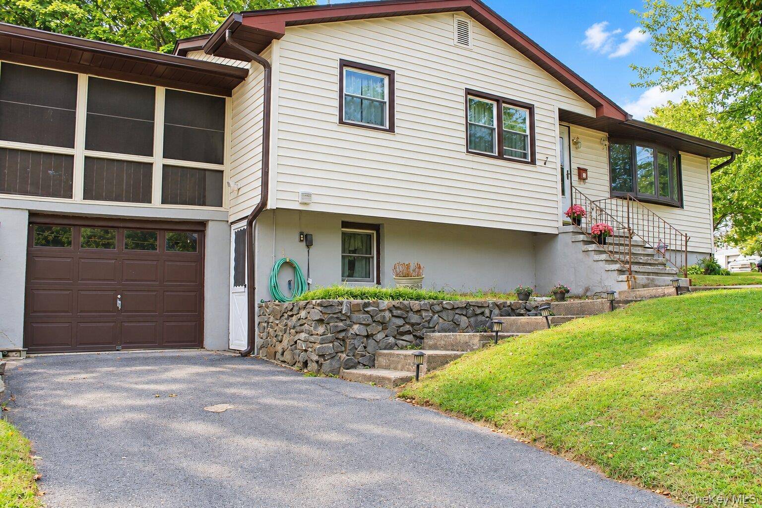 1 Timberly DR, Goshen, NY 10924