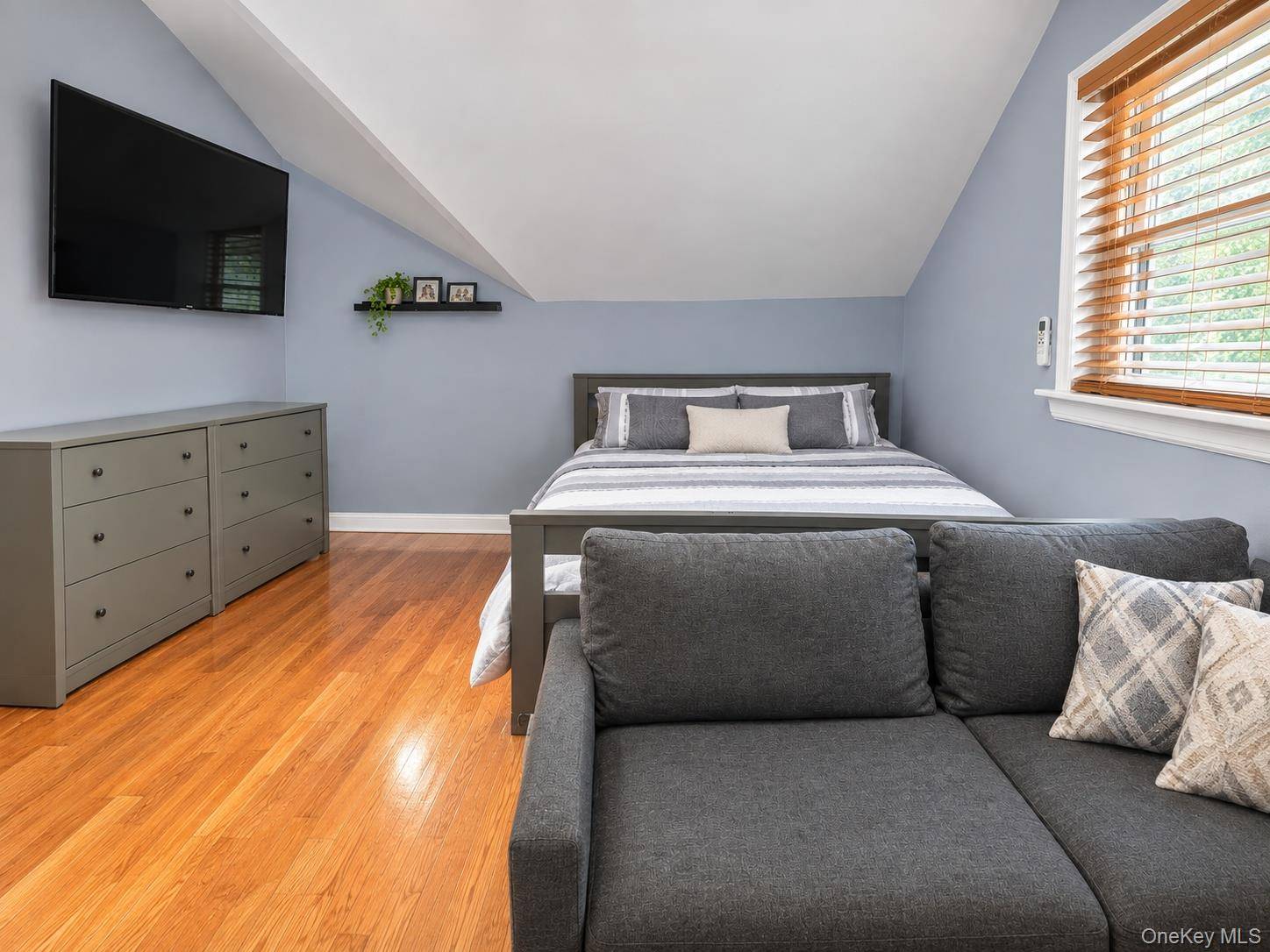 21422 Whitehall TER, Queens Village, NY 11427
