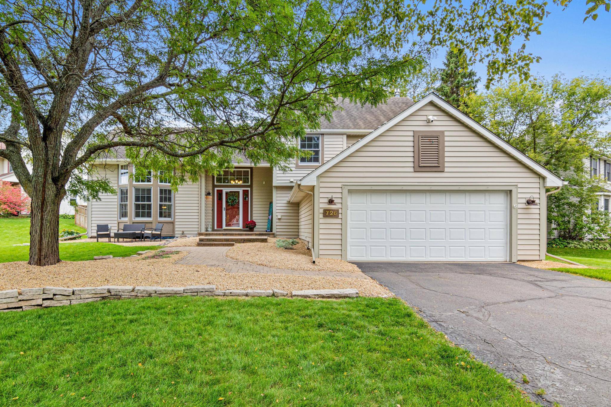 726 Camberwell DR, Eagan, MN 55123
