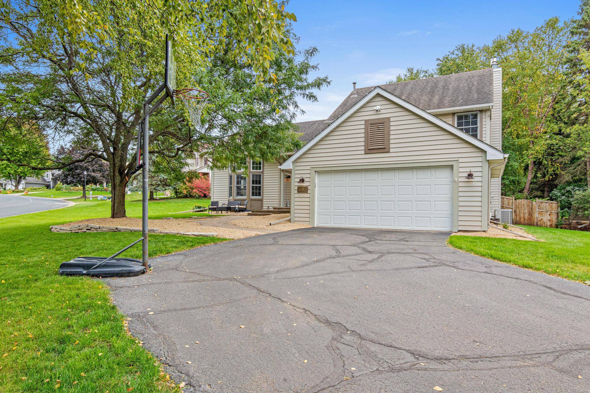 726 Camberwell DR, Eagan, MN 55123