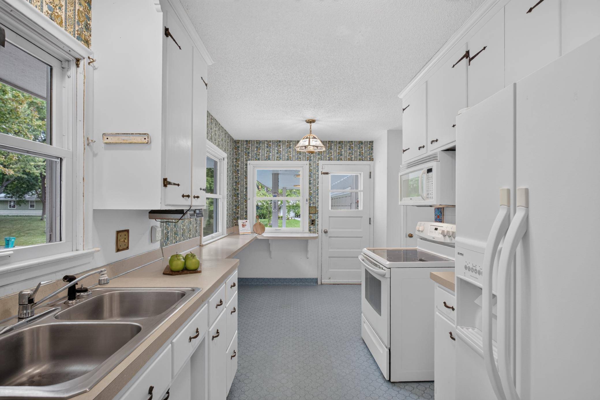 3500 W 89th ST, Bloomington, MN 55431