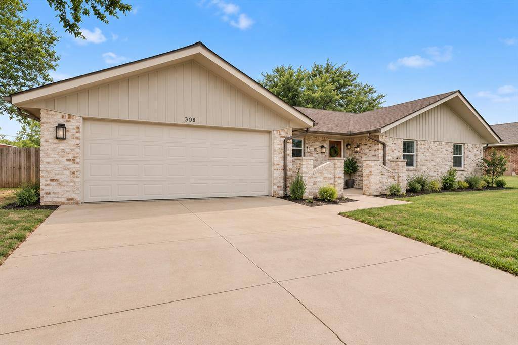 308 Elkview DR, Elk City, OK 73644