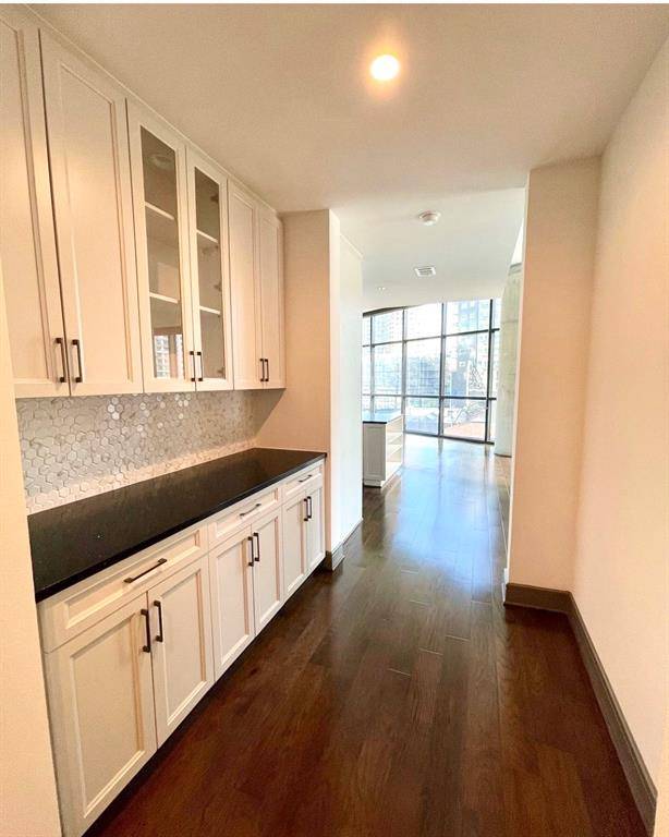 2323 N Akard Street #1401, Dallas, TX 75201